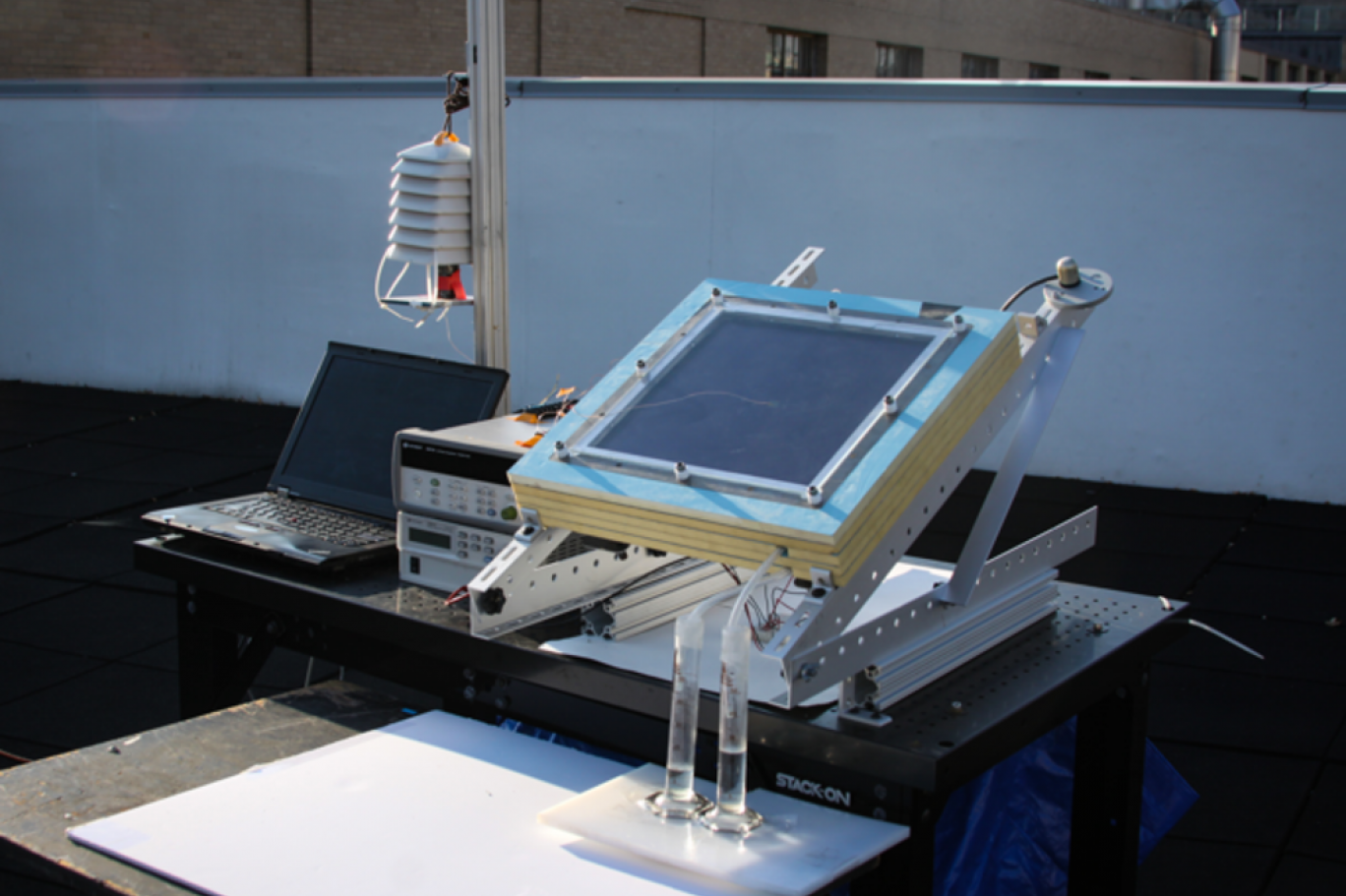 يعمل أيضا بالمناطق الجافة.. ابتكار جهاز لاستخراج الماء من الهواء بواسطة الطاقة الشمسية