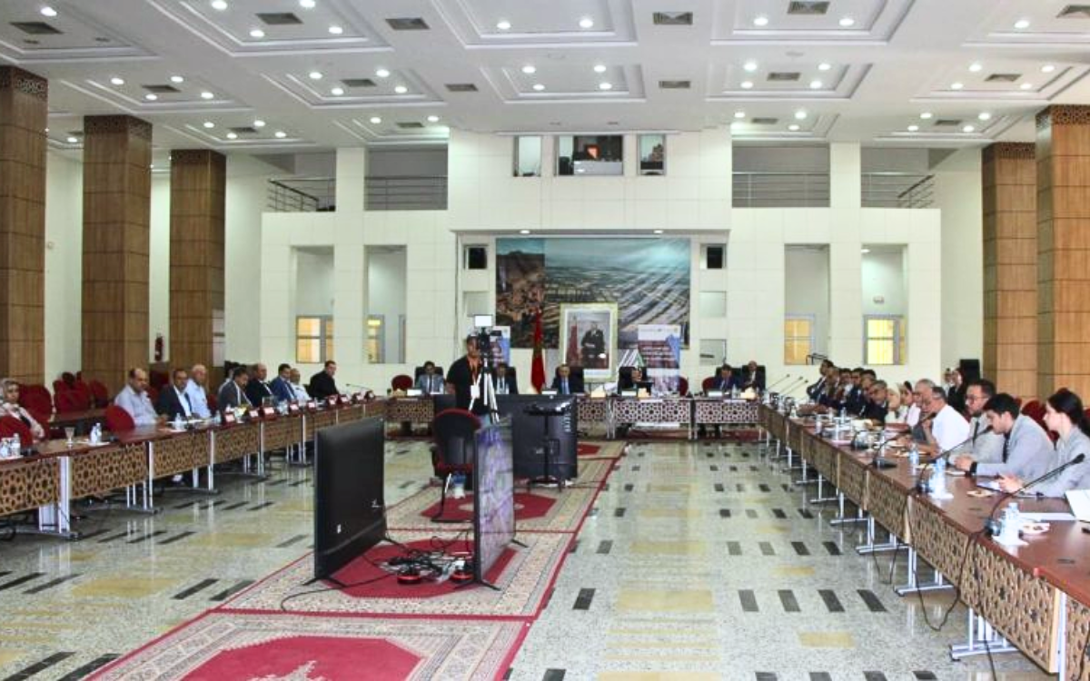 انعقاد اجتماع لتدارس تأمين التزويد بالماء الشروب ومناقشة التدابير المتخذة في بني ملال