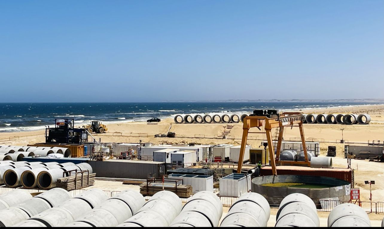تقدم الأشغال بها فاقت 57%.. انطلاق أشغال تركيب الهياكل الحديدية بمحطة تحلية مياه البحر بالداخلة
