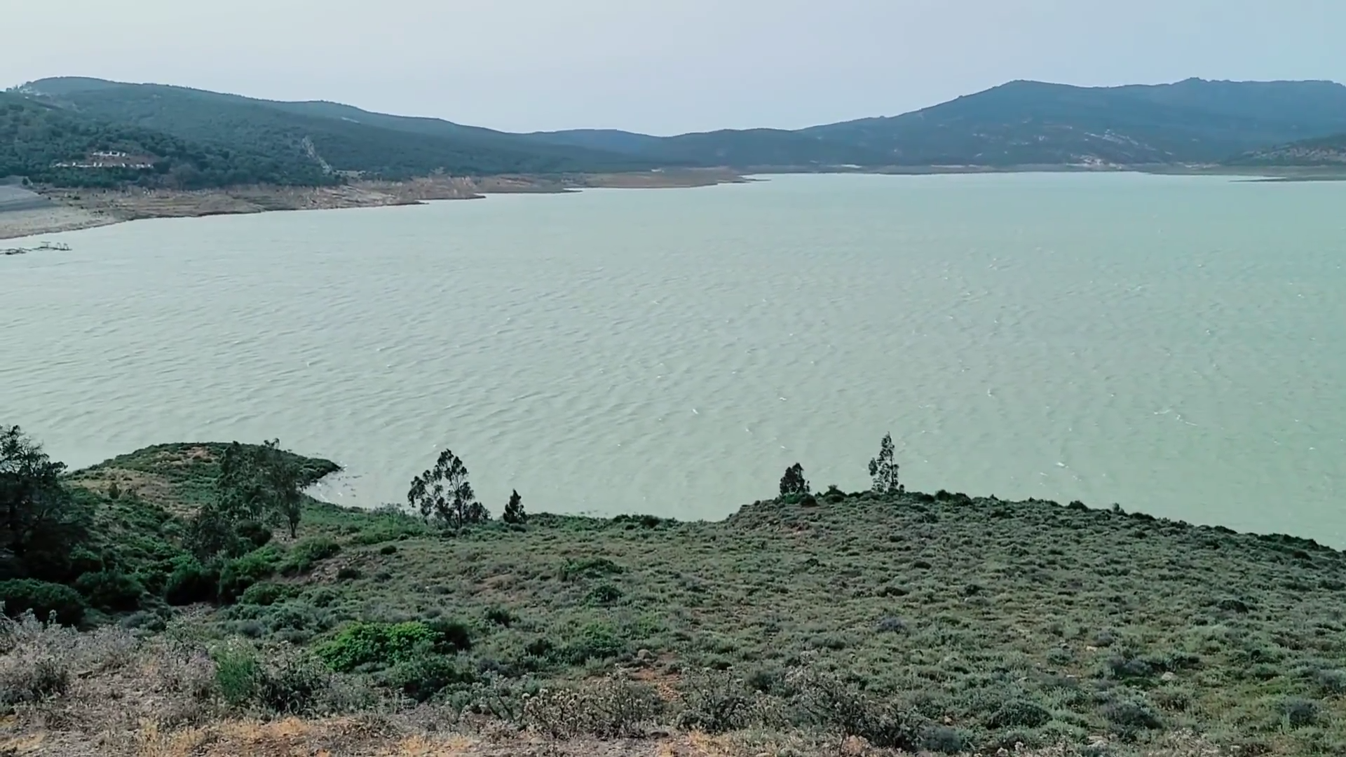 تحسن مخزون الموارد المائية بعدة سدود خلال الـ 24 ساعة الماضية