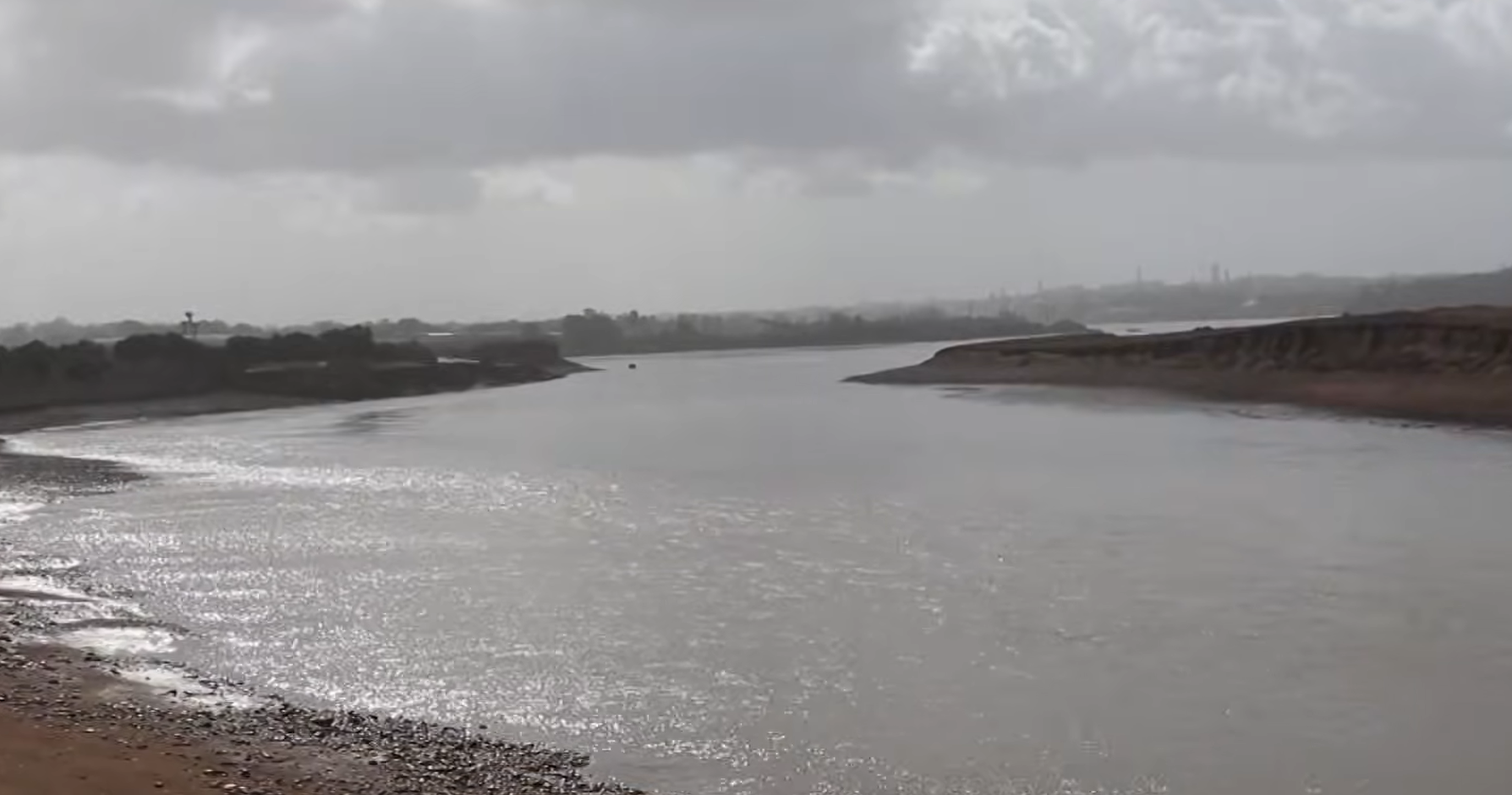 بفضل التساقطات المطرية الأخيرة.. عودة التدفق الطبيعي لمياه وادي أم الربيع نحو المحيط الأطلسي