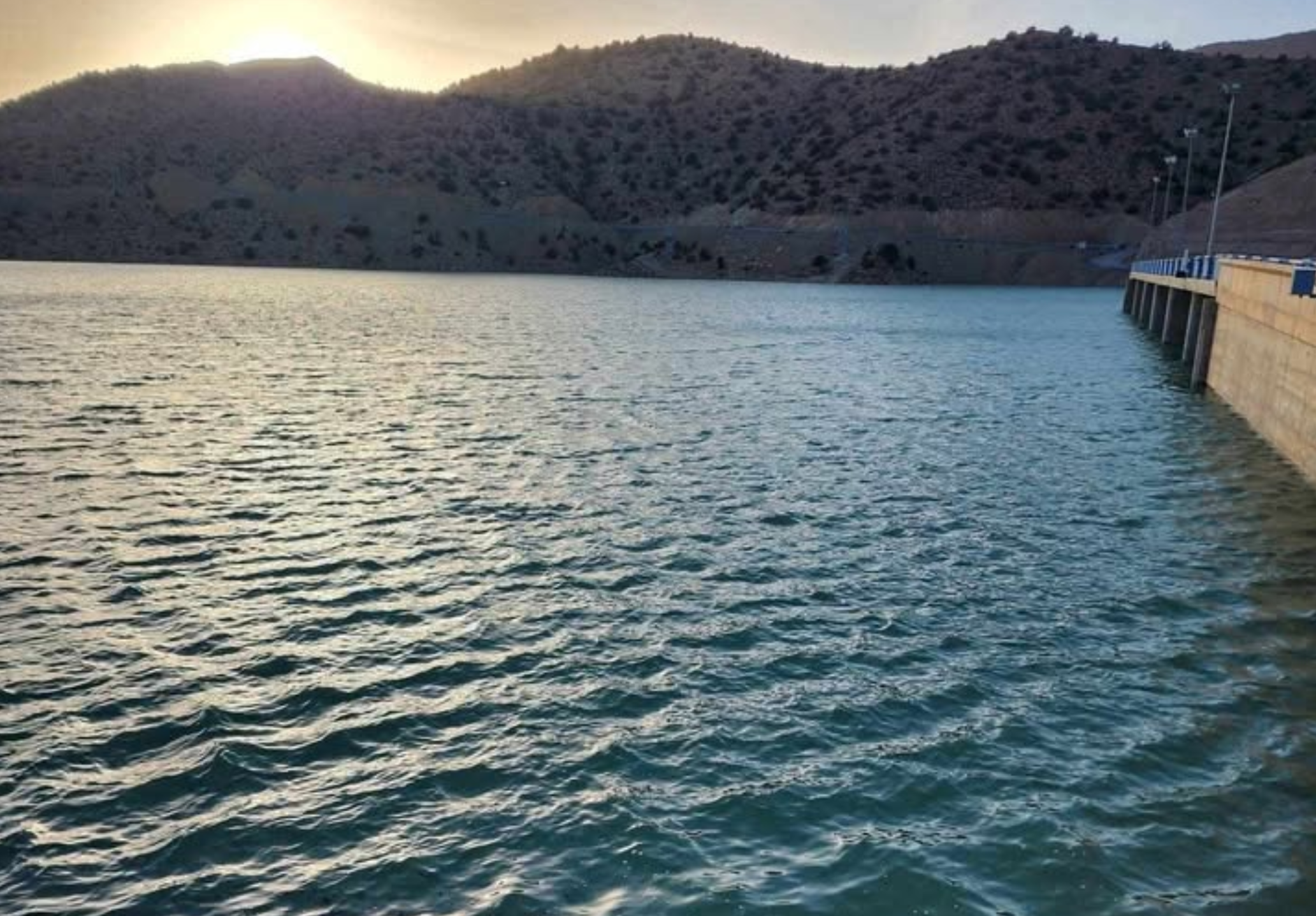 بعد تساقطات مطرية استثنائية.. سد تمالوت بإقليم ميدلت يسجل امتلاءً كاملاً لأول مرة