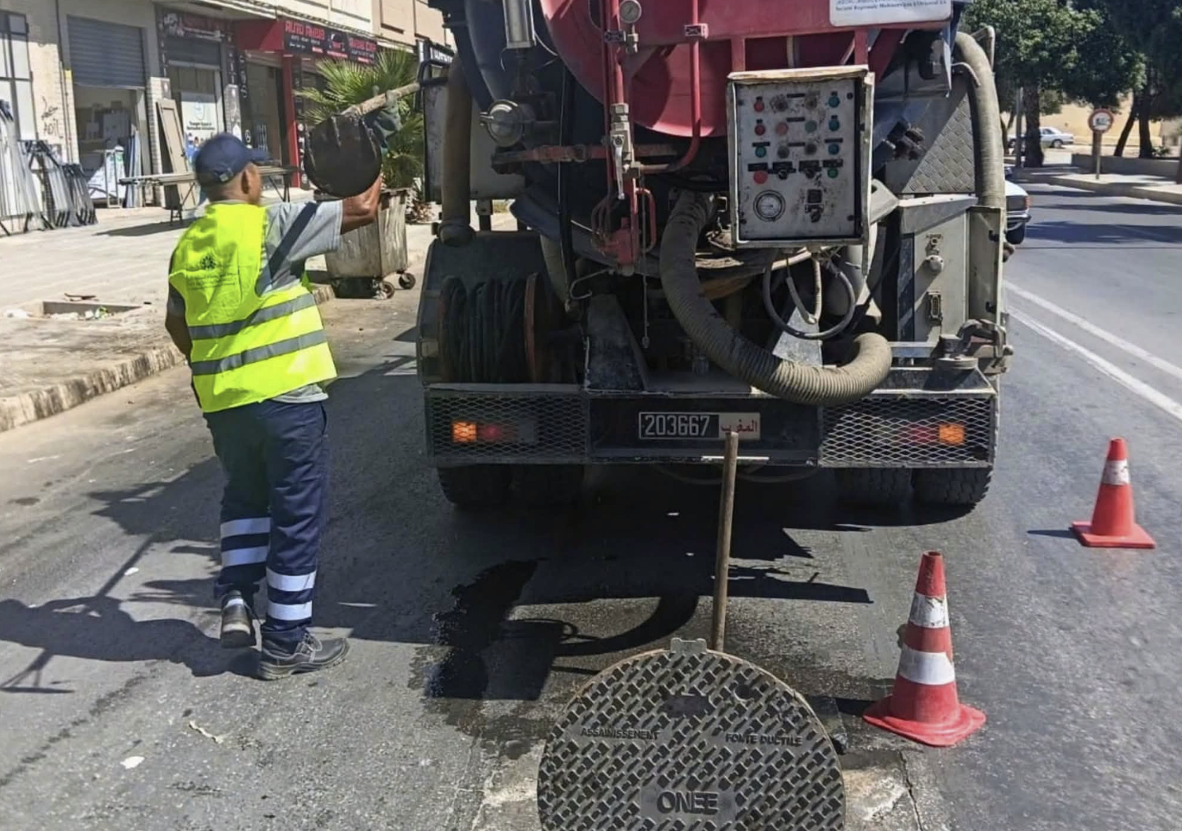 أشغال متواصلة لتنظيف شبكات التطهير بإقليم الناظور وتعزيز جاهزيتها خلال التساقطات المطرية