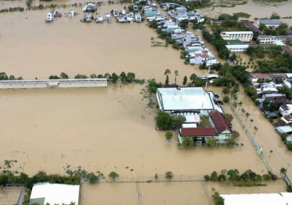 إعصار "كالماغي" يتسبب في فيضانات قوية وخسائر مادية كبيرة في الفلبين